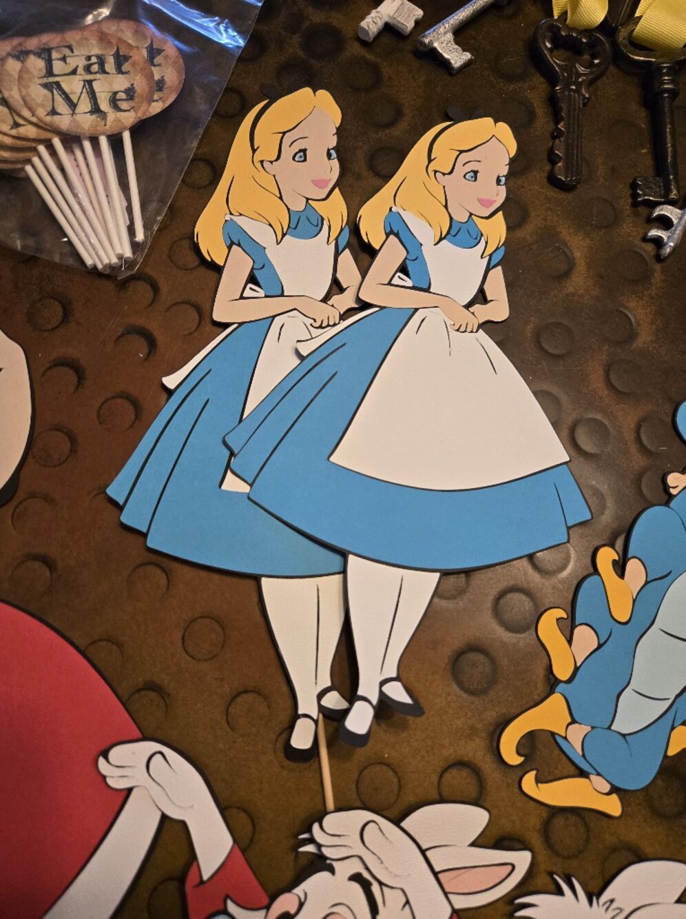 Birthday Party Supplies- Alice In Wonderland - Picture 3 of 16